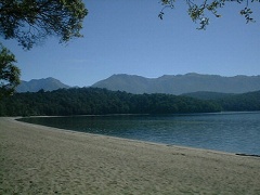 ブロッドベイ、テアナウ湖畔のビーチ