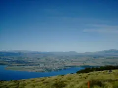 森林限界線を越えてテアナウの町を見下ろす