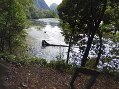 クリントンリバー上流へのトラック