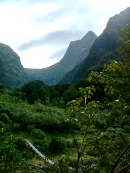 マッキンノンパスを前方に見上げる