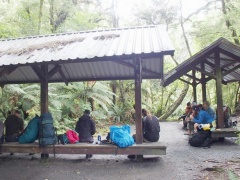 ジャイアントゲート・フォールス・シェルター