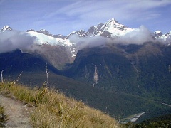 ホリフォード渓谷を見下ろす道